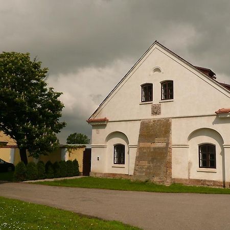 מלון Statek Chmelovice מראה חיצוני תמונה