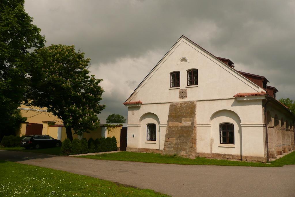 מלון Statek Chmelovice מראה חיצוני תמונה